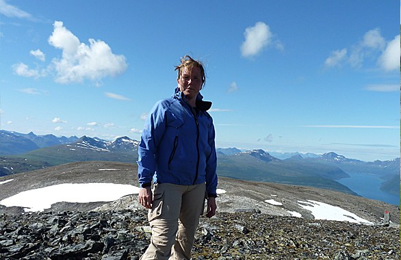 aaselake-lake-trosen-mountain-hiking-northern-norway-activity-4