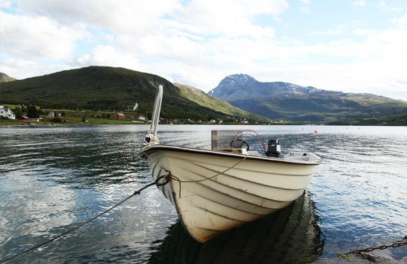 deep-sea-fishing-ocean-fjord-activity-northern-norway-boat-rental-2