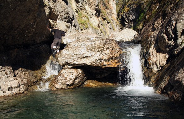 waterfall-safari-family-activity-nature-1