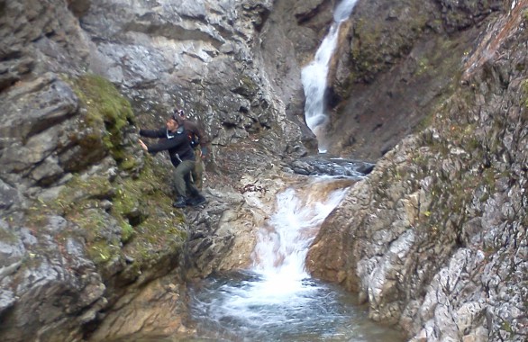 waterfall-safari-family-activity-nature-3